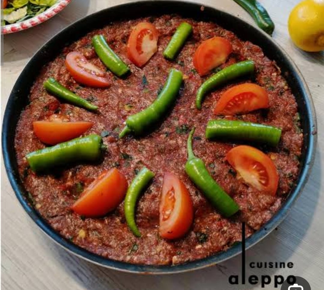 لحمة بالصحن بالبندورة